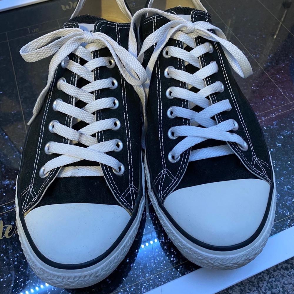 Black converse